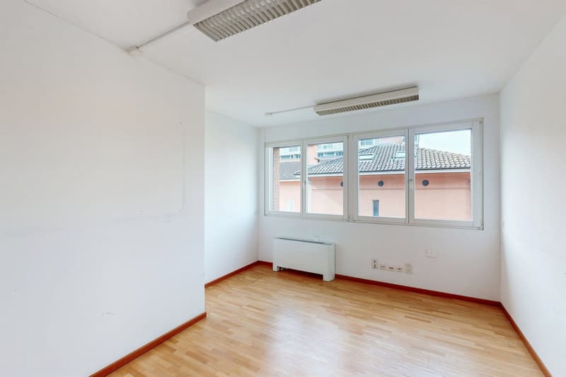 Espace de bureau de prestige à Mendrisio 170 m² fonctionnels et lumineux (8)