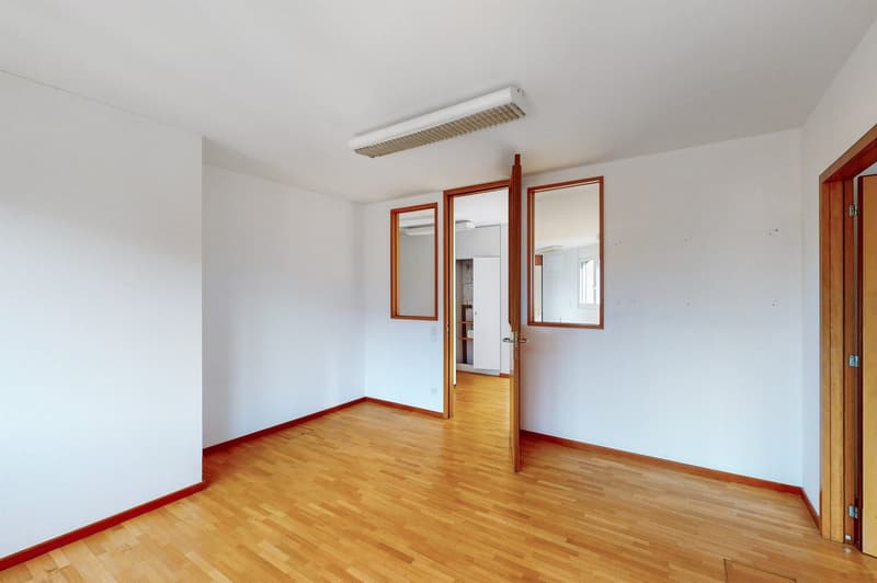 Espace de bureau de prestige à Mendrisio 170 m² fonctionnels et lumineux (5)
