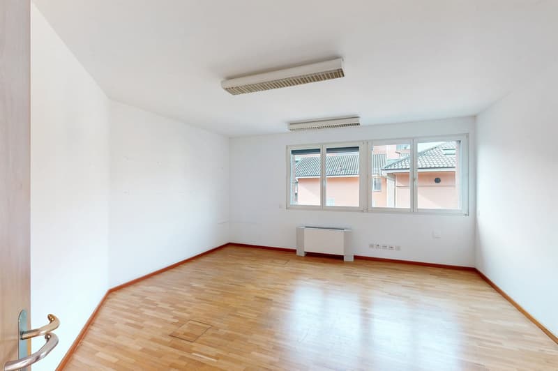 Spazio ufficio di prestigio a Mendrisio 170 m² funzionali e luminosi (4)
