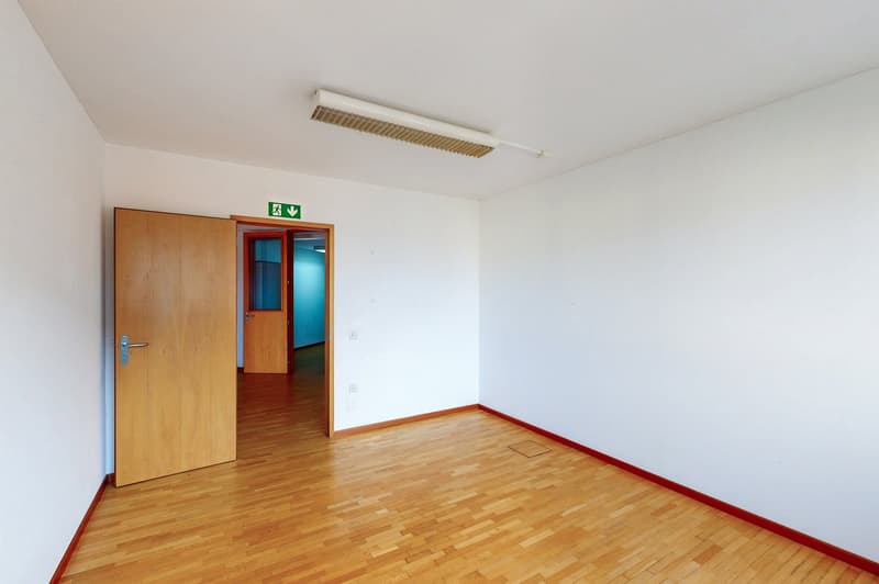 Espace de bureau de prestige à Mendrisio 170 m² fonctionnels et lumineux (9)