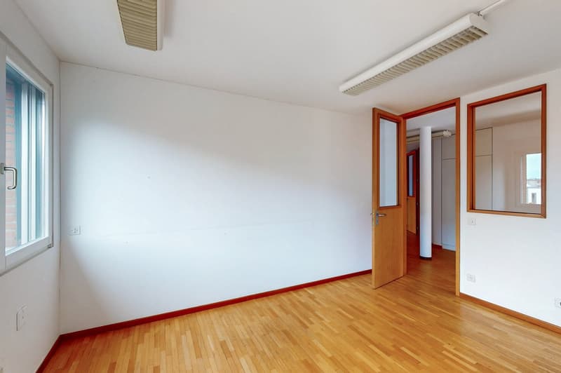 Espace de bureau de prestige à Mendrisio 170 m² fonctionnels et lumineux (7)