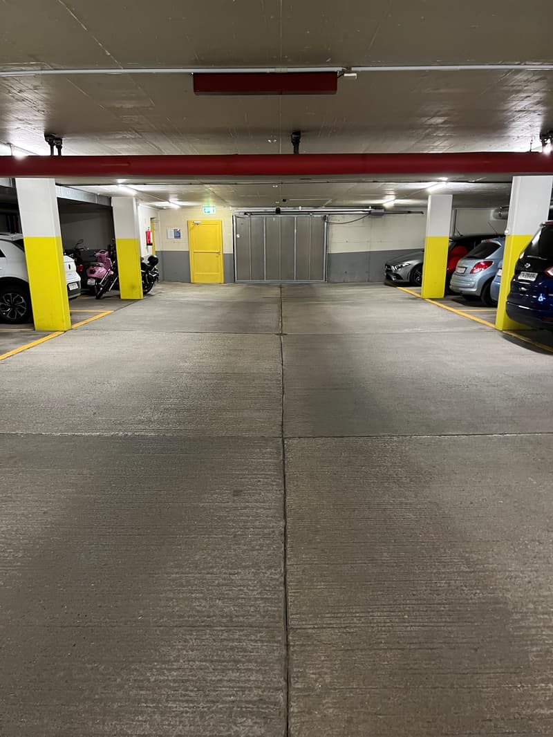 Elektro-Parkplätze zu vermieten (2)