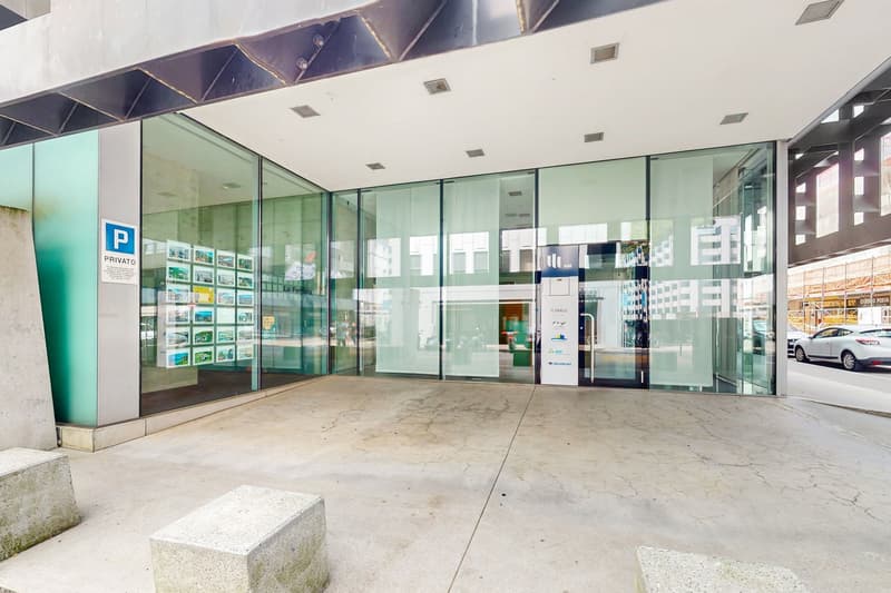 Dai luce alla tua attività, spazio commerciale con ampie vetrine (1)