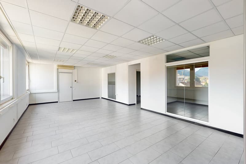IL TUO LOCALE COMMERCIALE A RIVERA (1)