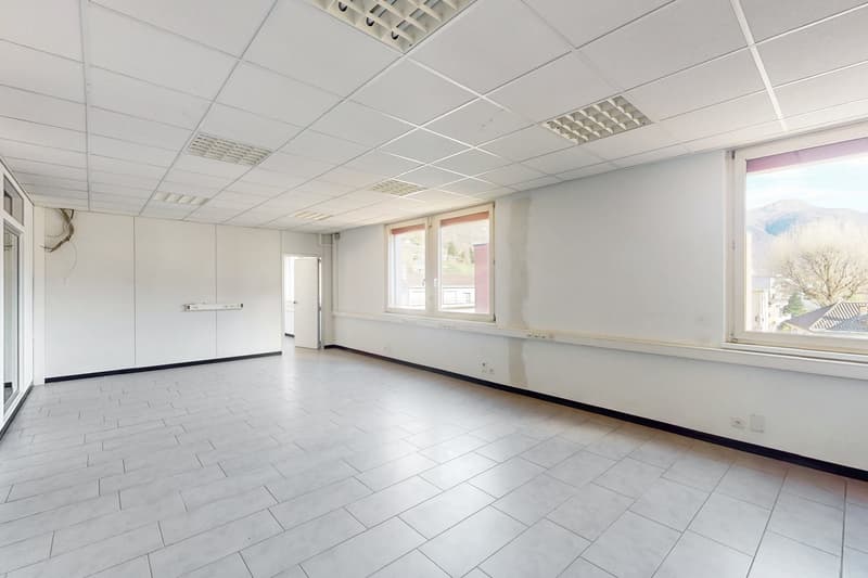 IL TUO LOCALE COMMERCIALE A RIVERA (2)