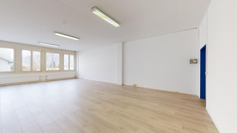 Ufficio luminoso e versatile di 68 m2  Quartino (4)