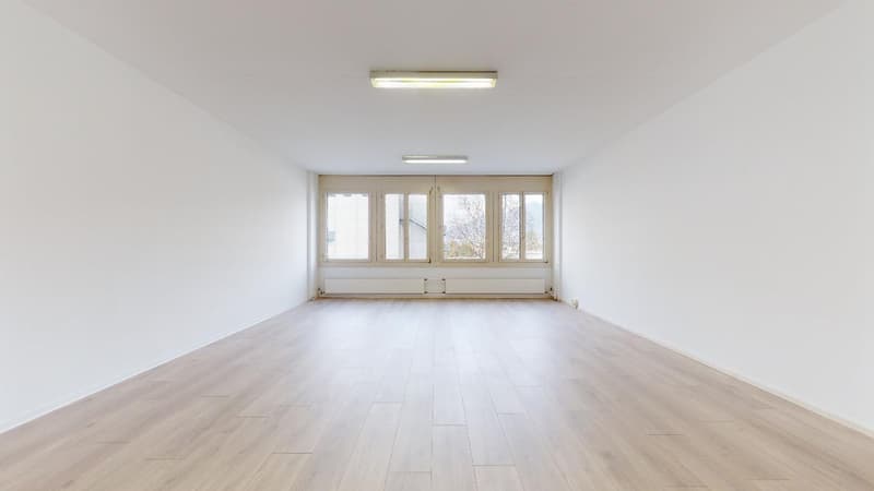 Ufficio luminoso e versatile di 68 m2  Quartino (2)