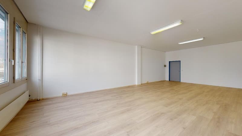 Ufficio luminoso e versatile di 68 m2 Quartino (8)