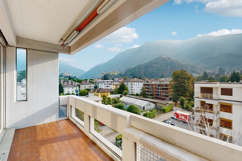 Spazioso con balcone e splendida vista sui castelli (3)