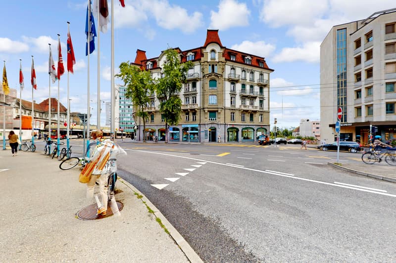 Position your success in the center of Fribourg (1)