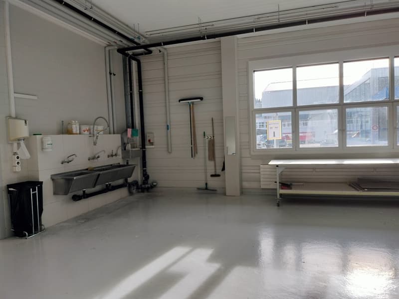 New company headquarters wanted? (2)