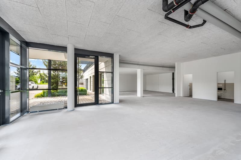 Office or retail space in the modern Sennenwies development (2)
