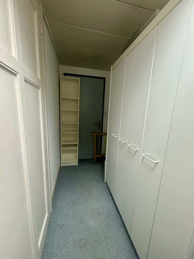 Spacious office in a representative location (6)