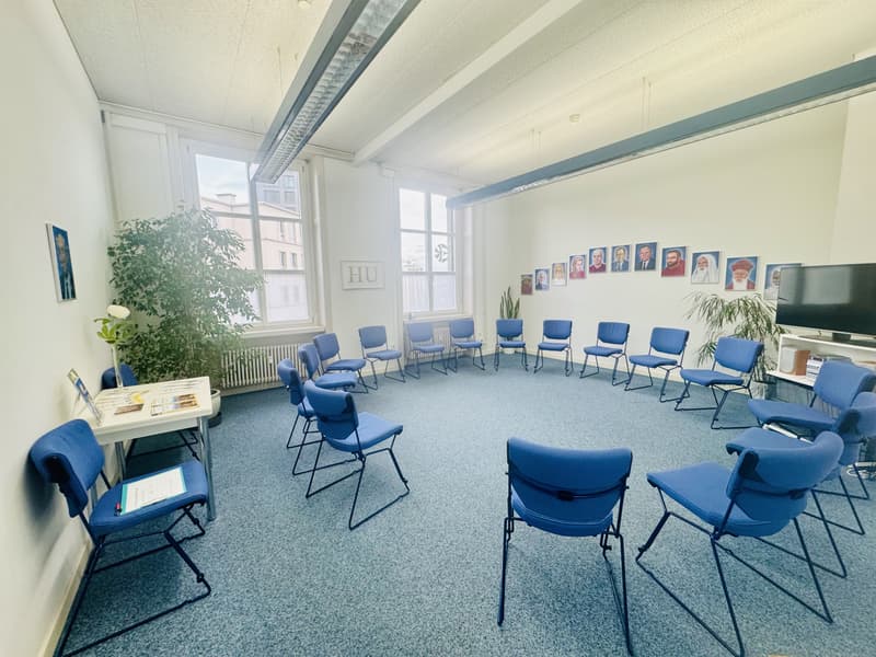 Spacious office in a representative location (3)