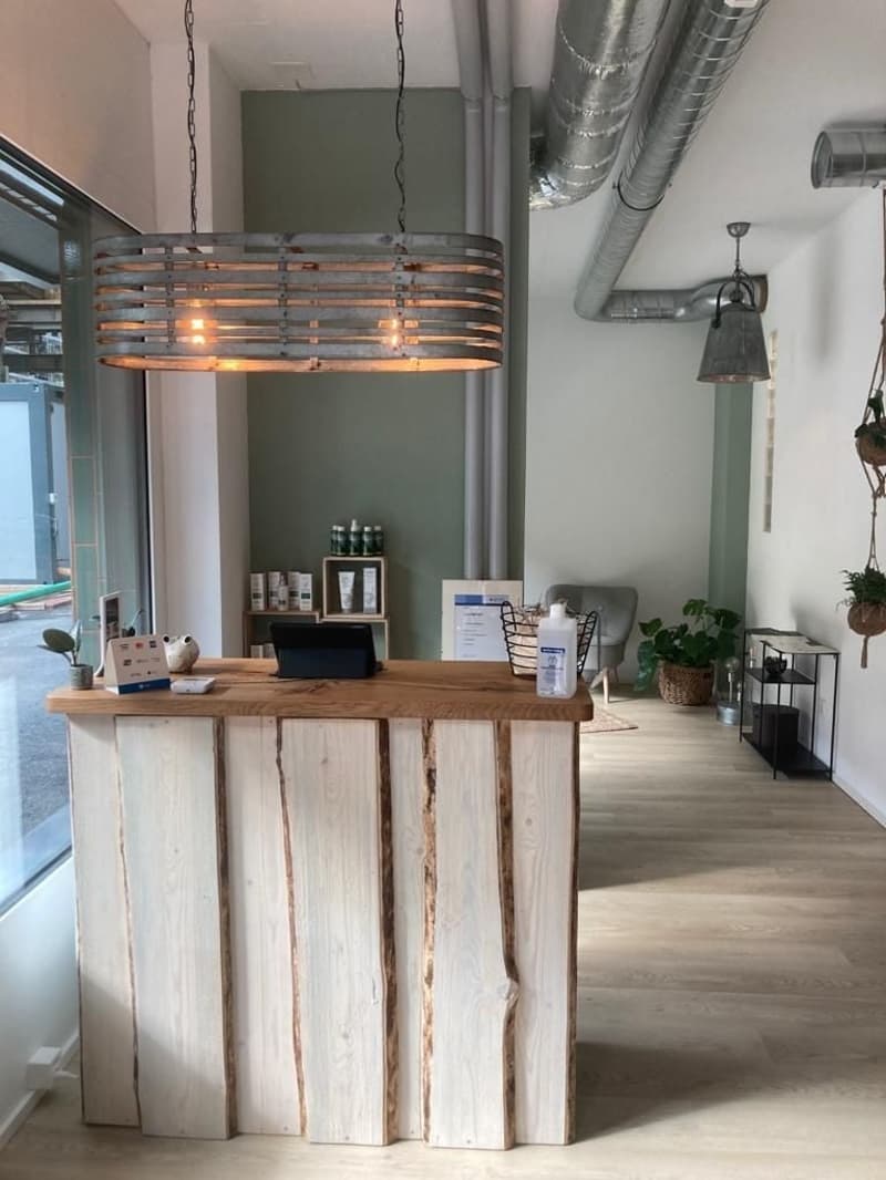 Espace commercial attractif dans la fonderie d'acier (5)