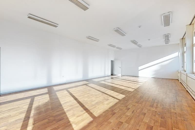 Spazio commerciale di 125m2 al pianterreno - ccessibilità strategica a Manno (1)