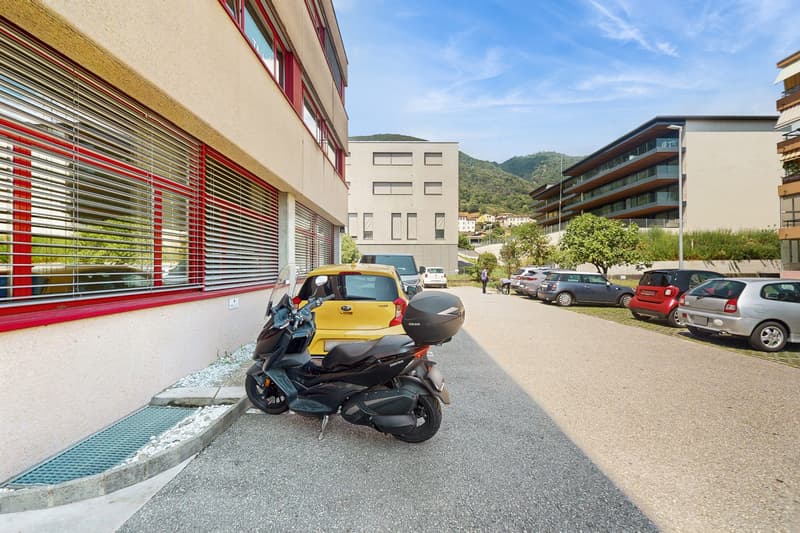 125m2 commercial space on the ground floor - strategic accessibility in Manno (12)
