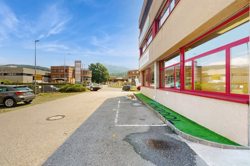 Spazio commerciale di 125m2 al pianterreno - ccessibilità strategica a Manno (11)