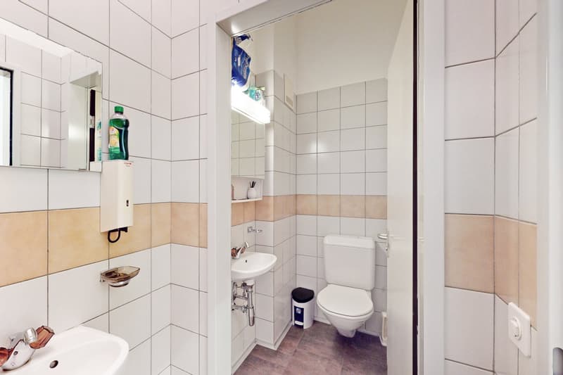 Commercial space of 125m2 on the ground floor - strategic accessibility in Manno (9)