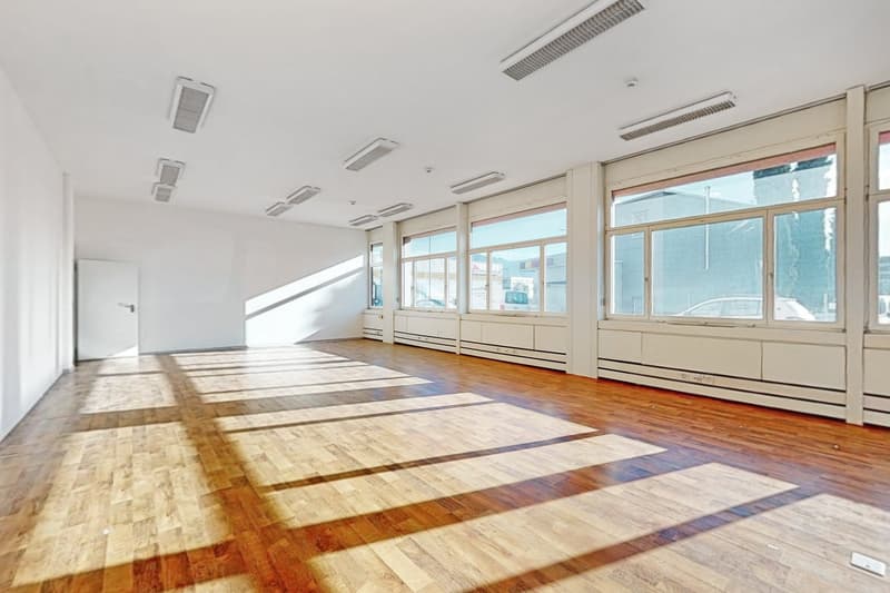 Commercial space of 125m2 on the ground floor - strategic accessibility in Manno (3)