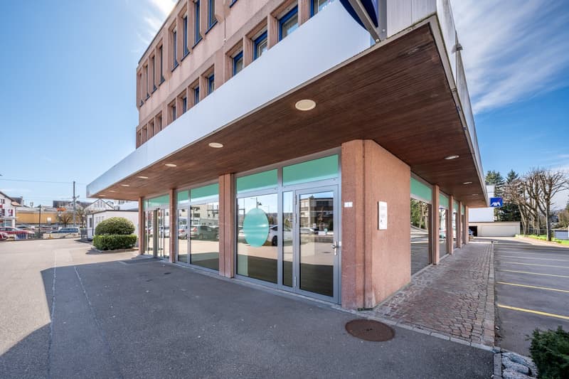 Spazio commerciale moderno, di alta qualità, nel centro di Mutschellen (2)