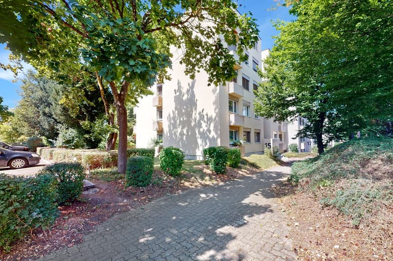 Einstellplatz neben Migros in Therwil (1)