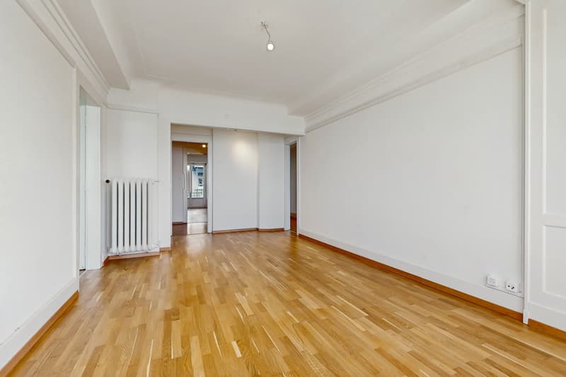 Spacious and bright (7)