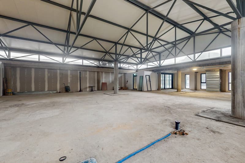 Spacious Open Space in strategic location (3)