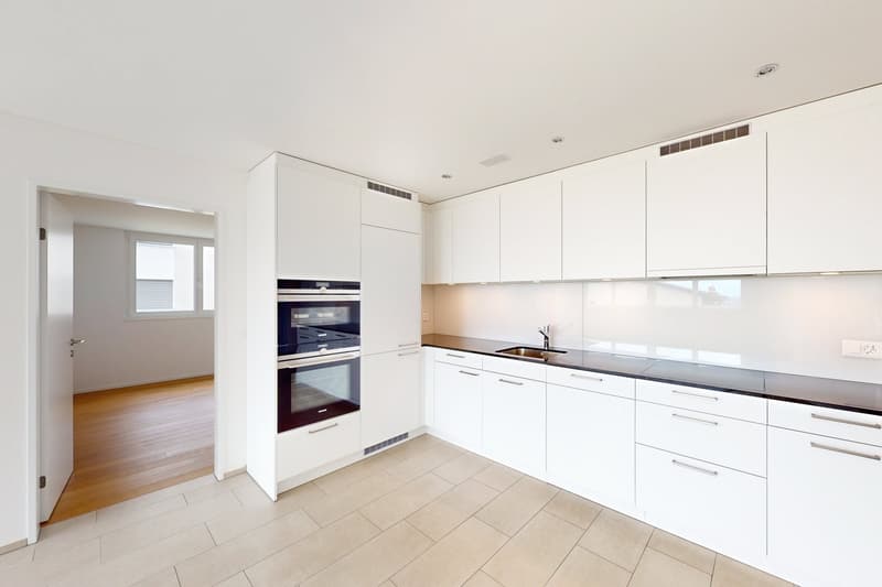 Generous, modern living! (3)