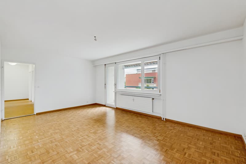 Sanierte Wohnung in ruhiger Grünlage mit grossem Balkon (2)