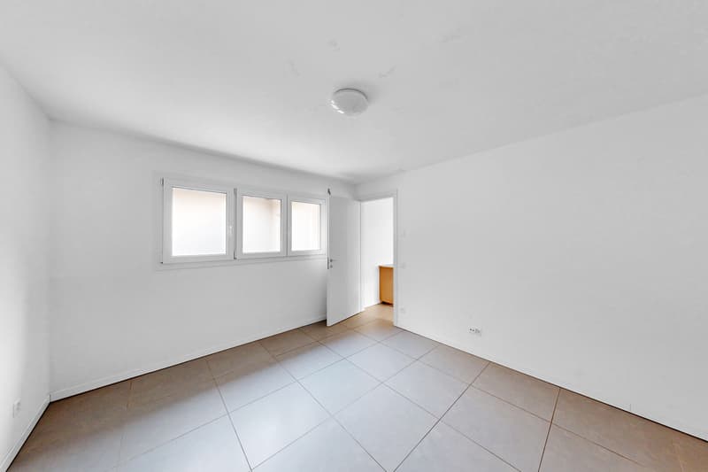 Modern comfort surrounded by green (5)