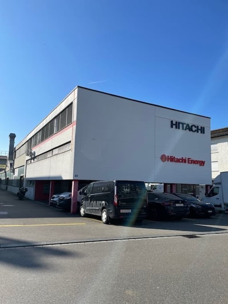 Helle Gewerbefläche direkt neben dem Altbach in Dietlikon (1)