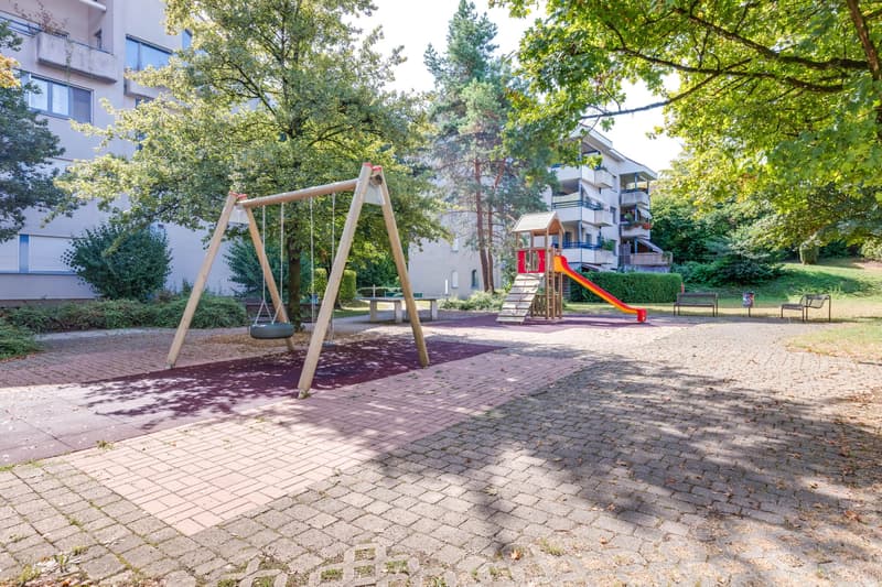 Vorteile geniessen, grosszügige Dachwohnung in grüner Umgebung (2)