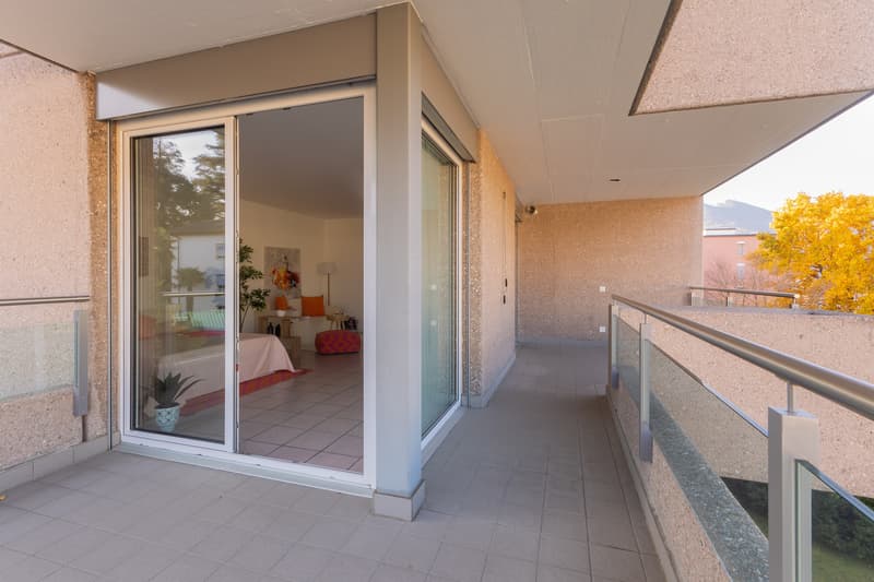 Bright space with terrace, perfect for singles (2)