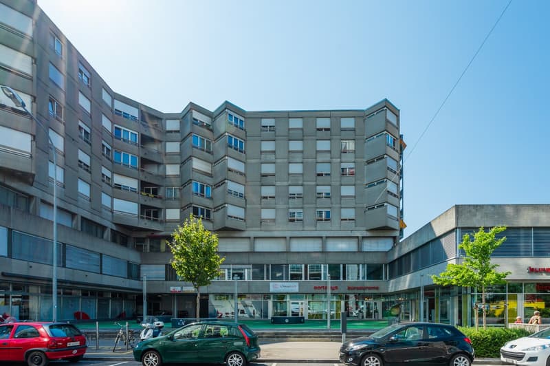 Einstellhallenplätze an zentraler Lage zu vermieten! (1)