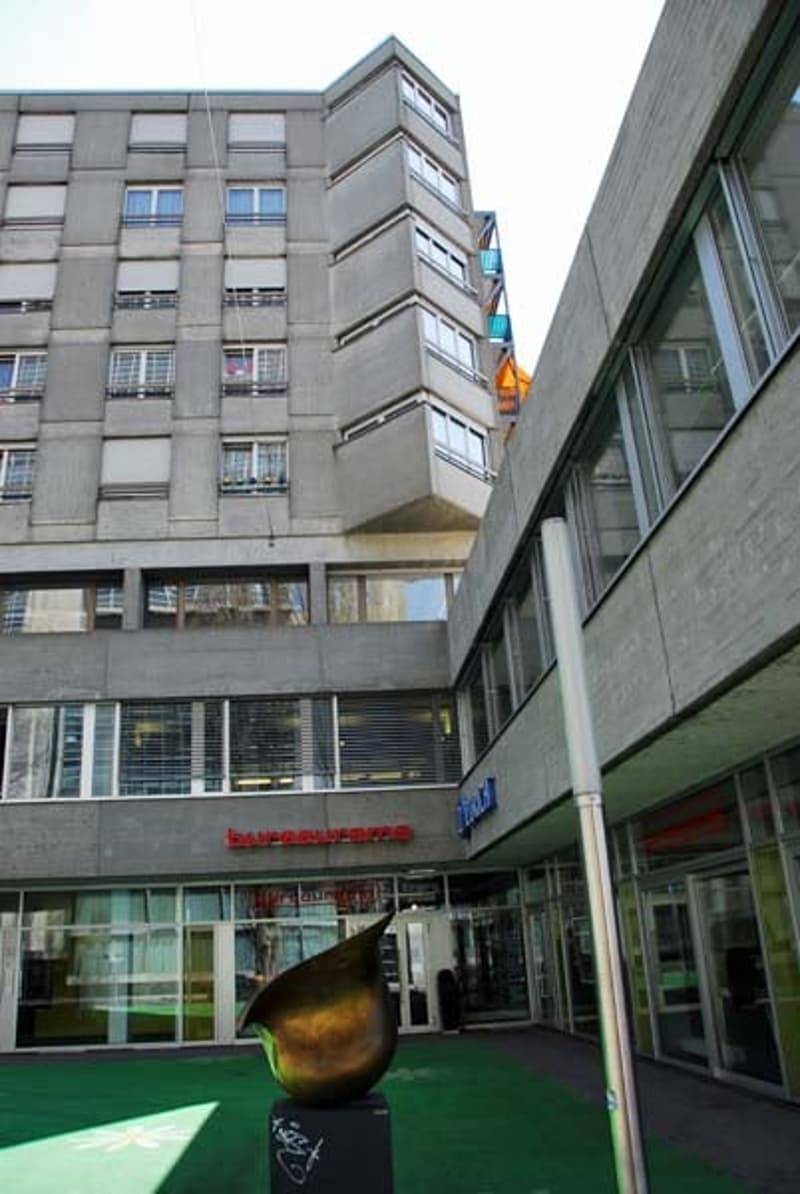 Einstellhallenplätze an zentraler Lage zu vermieten! (3)