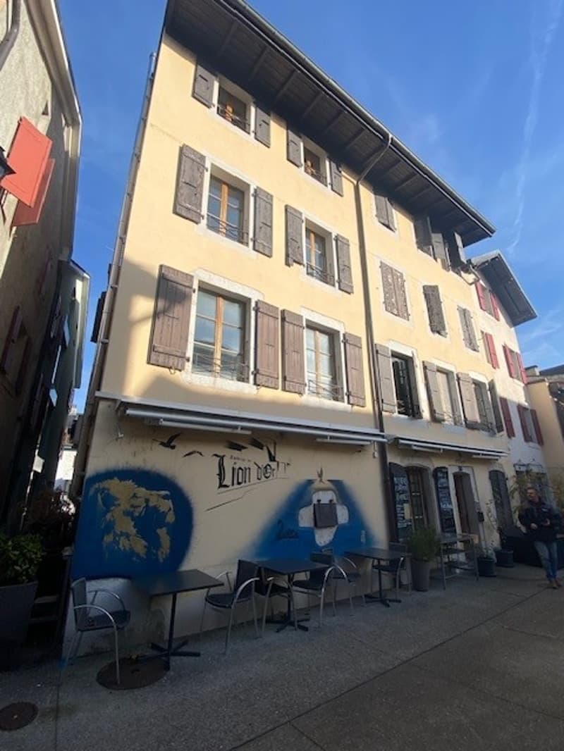 Ein erstklassiger Standort, nur zwei Schritte vom See entfernt (3)