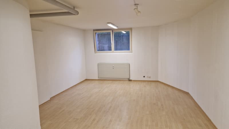 Bastelraum an ruhiger Lage (2)
