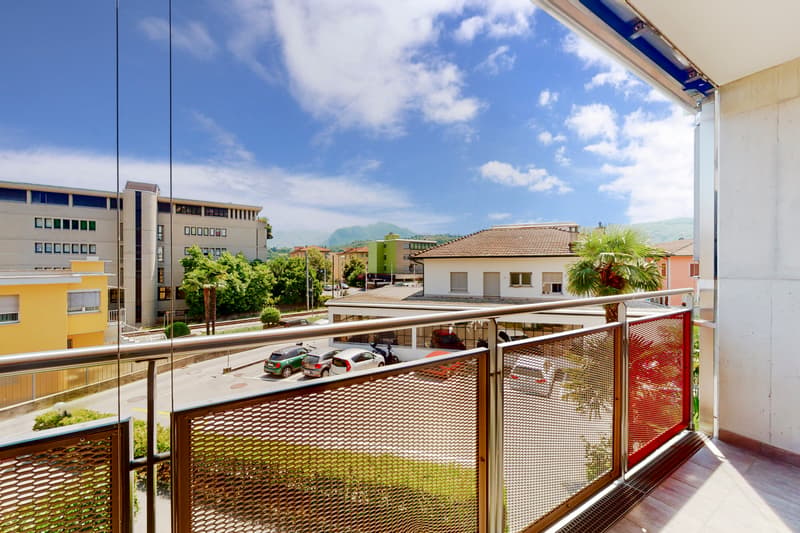 Helles Wohnobjekt mit Terrasse in strategischer Lage in Agno (10)