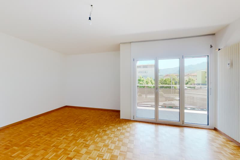 Helles Wohnobjekt mit Terrasse in strategischer Lage in Agno (2)