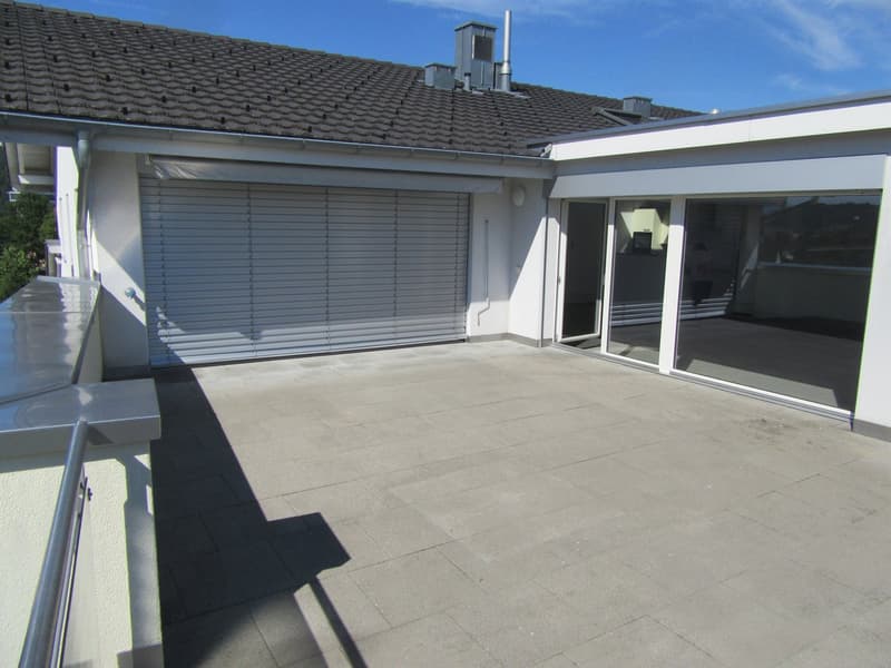 En haut. Vraiment spécial. Votre appartement en attique vous attend. (3)