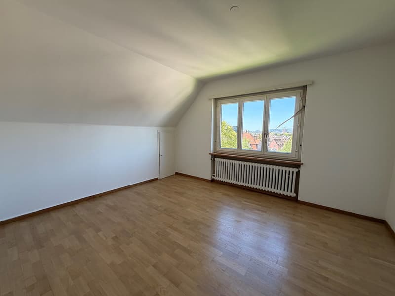 Zentrale und helle Wohnung in gepflegtem Quartier, befristet für 1 Jahr. (6)