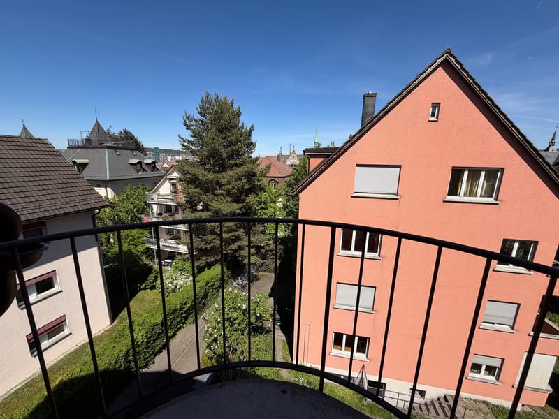 Zentrale und helle Wohnung in gepflegtem Quartier, befristet für 1 Jahr. (3)