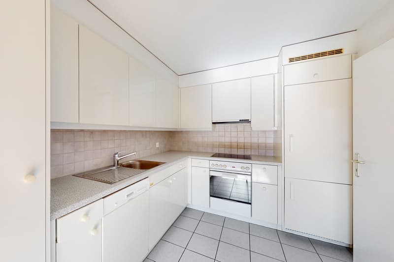 Spacious and central - Your new home! (2)