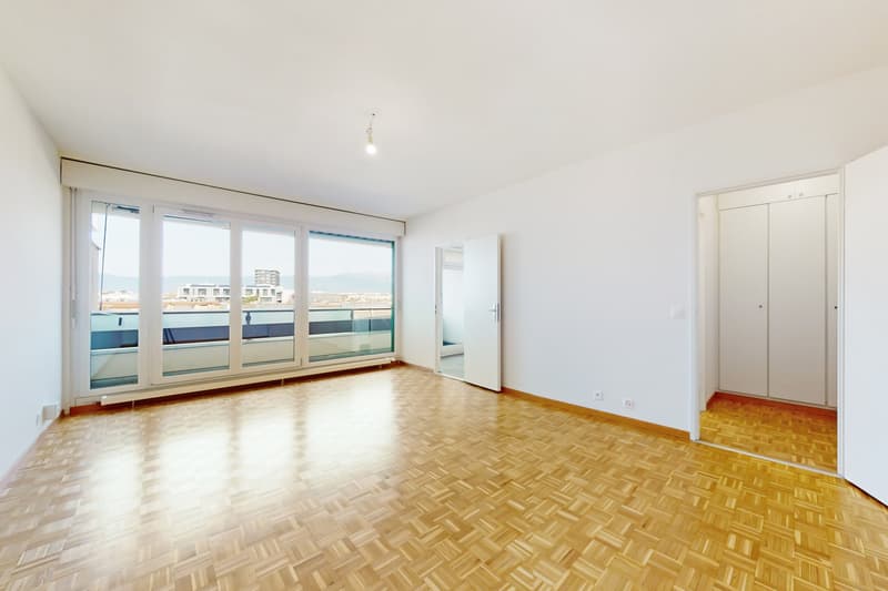 Beautiful 2-room apartment close to the city center (2)