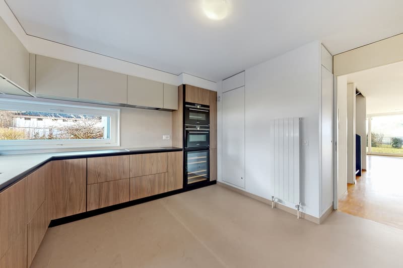 Modern, spacious and well-located apartment (2)