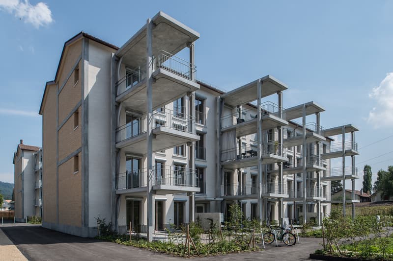 Nous louons des places de stationnement à Embrach (1)