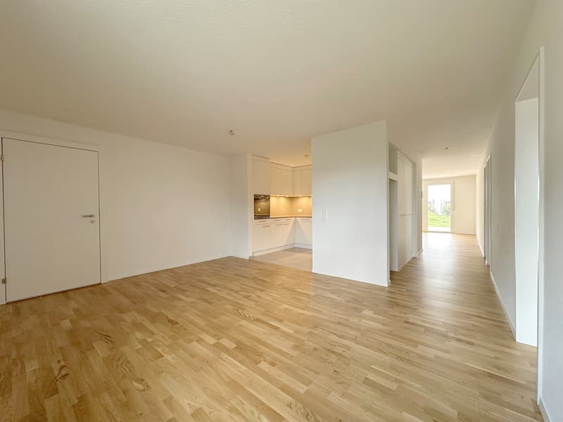 Spacious family apartment in a green environment (2)