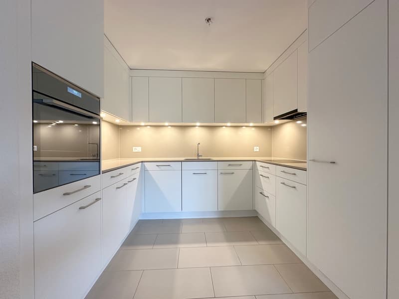 Spacious family apartment in a green environment (10)