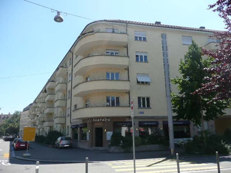Place de stationnement dans le district 4 - Verena-Conzett-Str. (1)